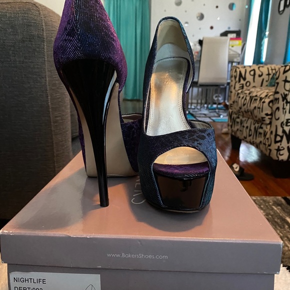 Shoes (iridescent) - Picture 2 of 4